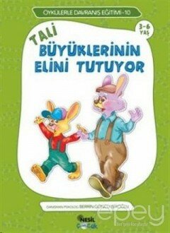 Tali Büyüklerinin Elini Tutuyor